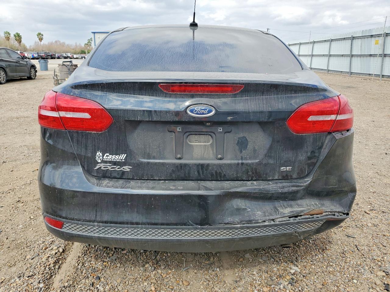 2017 FORD FOCUS SE photo 6