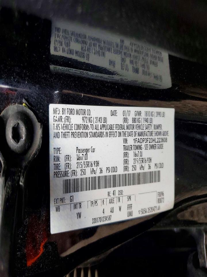 2017 FORD FOCUS SE photo 12