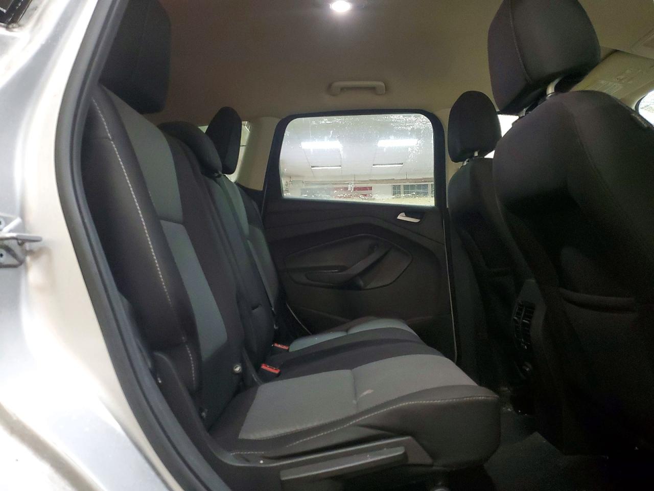2017 FORD ESCAPE SE photo 11