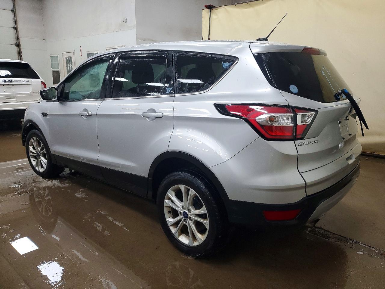 2017 FORD ESCAPE SE photo 2
