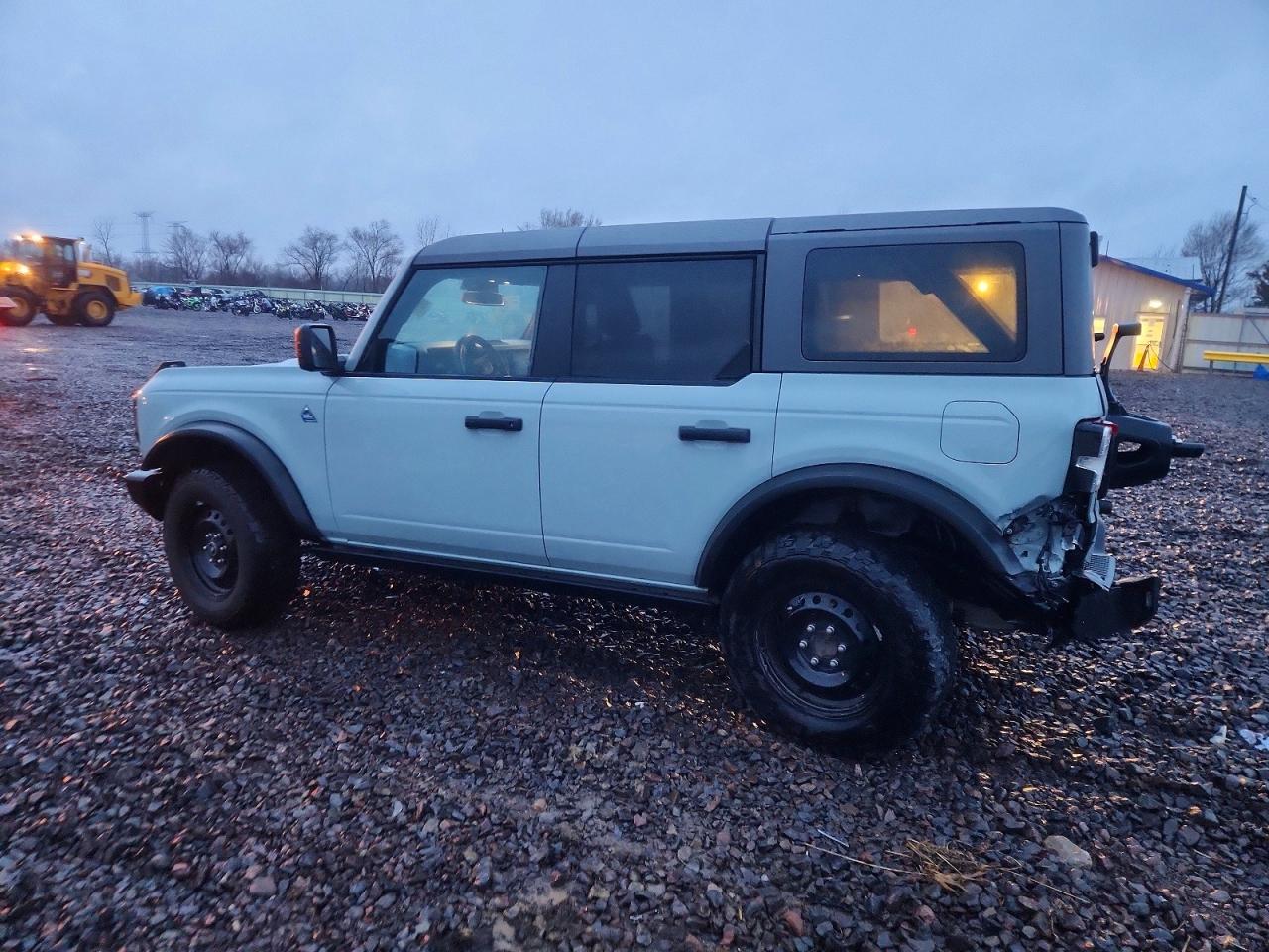 2023 FORD BRONCO BASE photo 2