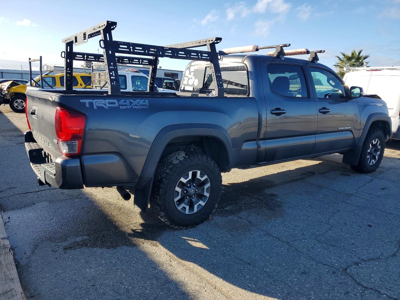 2017 TOYOTA TACOMA DOUBLE CAB photo 3