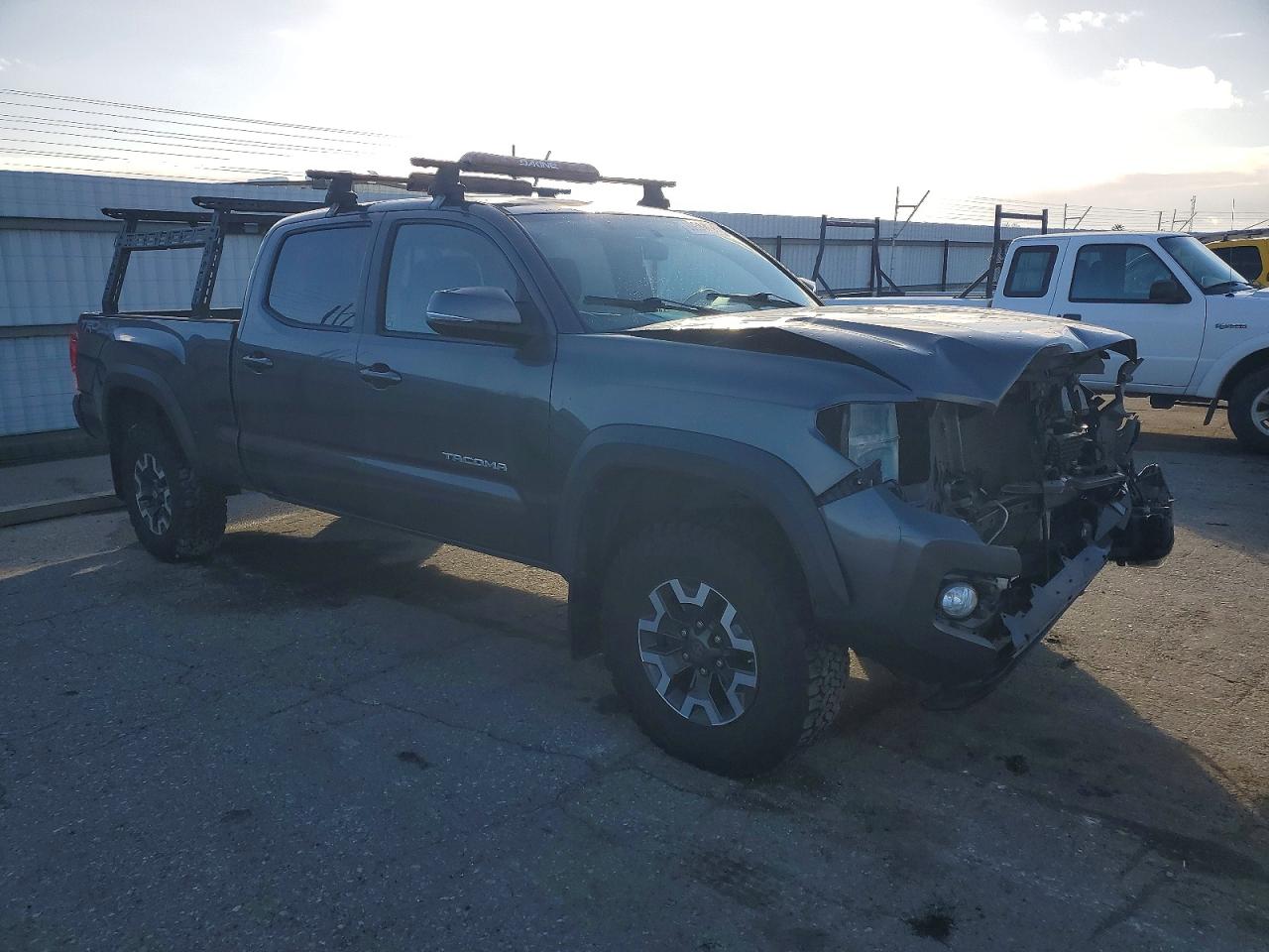 2017 TOYOTA TACOMA DOUBLE CAB photo 4