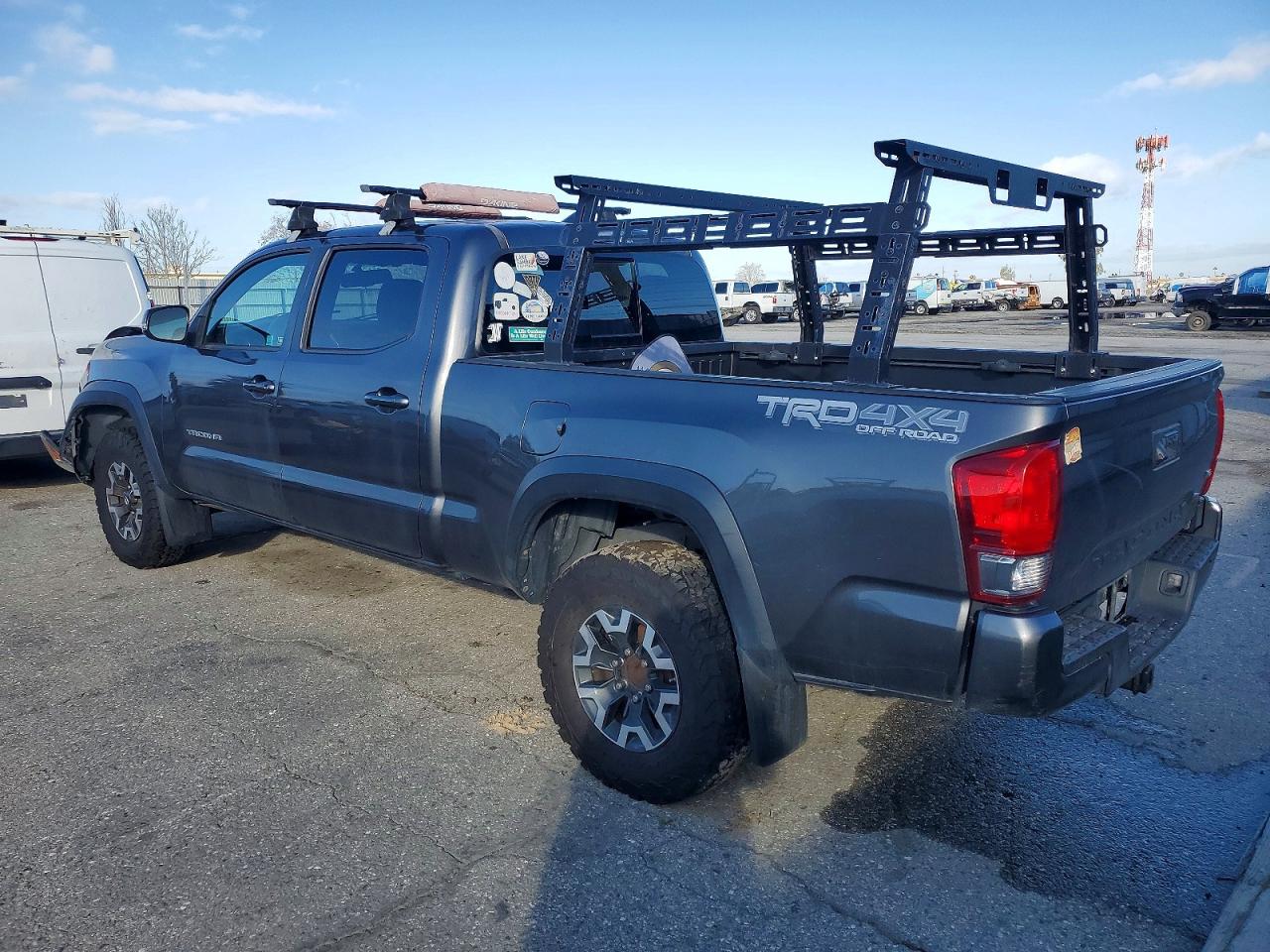 2017 TOYOTA TACOMA DOUBLE CAB photo 2