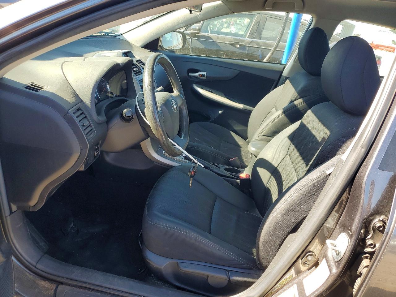 2013 TOYOTA COROLLA photo 7