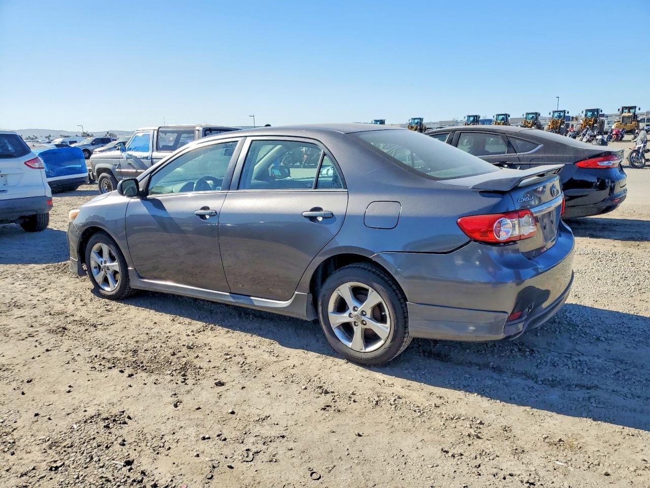 2013 TOYOTA COROLLA photo 2
