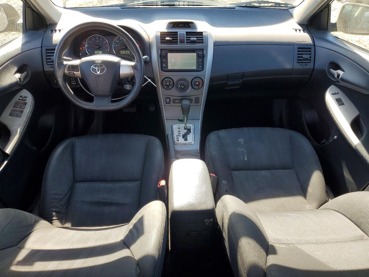 2013 TOYOTA COROLLA photo 8
