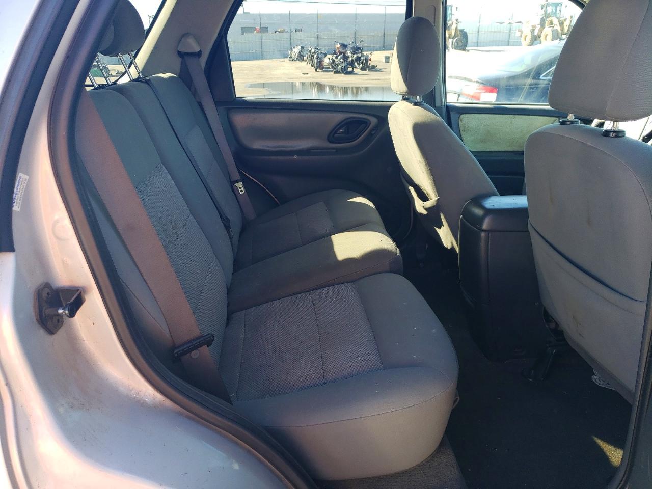 2005 FORD ESCAPE XLT photo 11