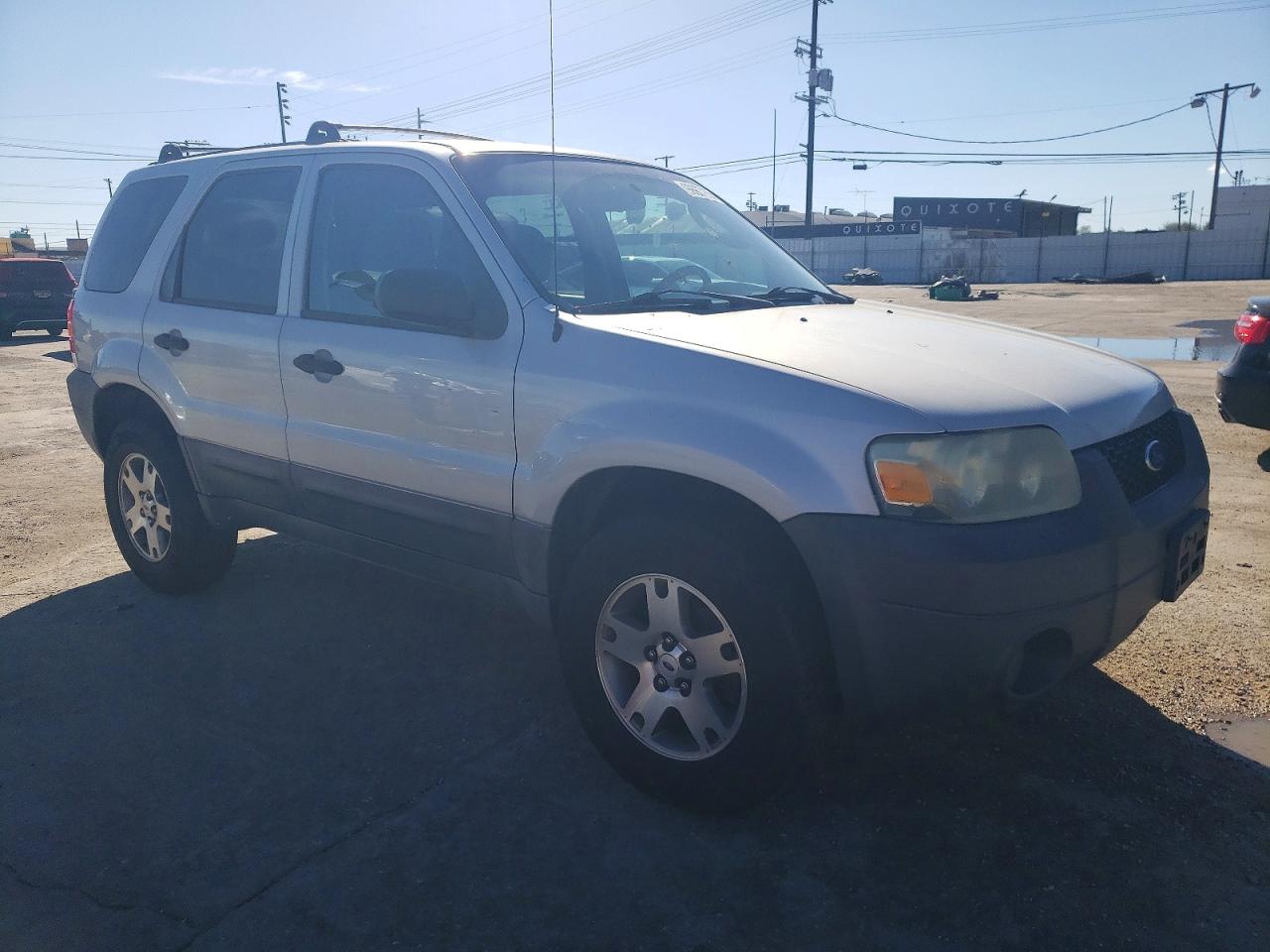 2005 FORD ESCAPE XLT photo 4
