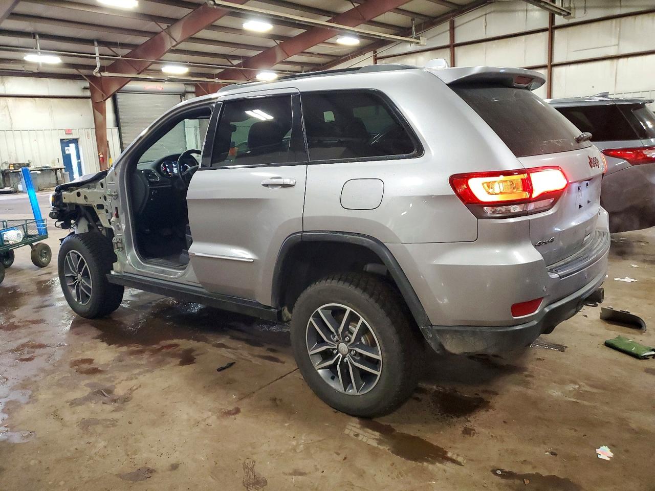 2019 JEEP GRAND CHEROKEE TRAILHAWK photo 2