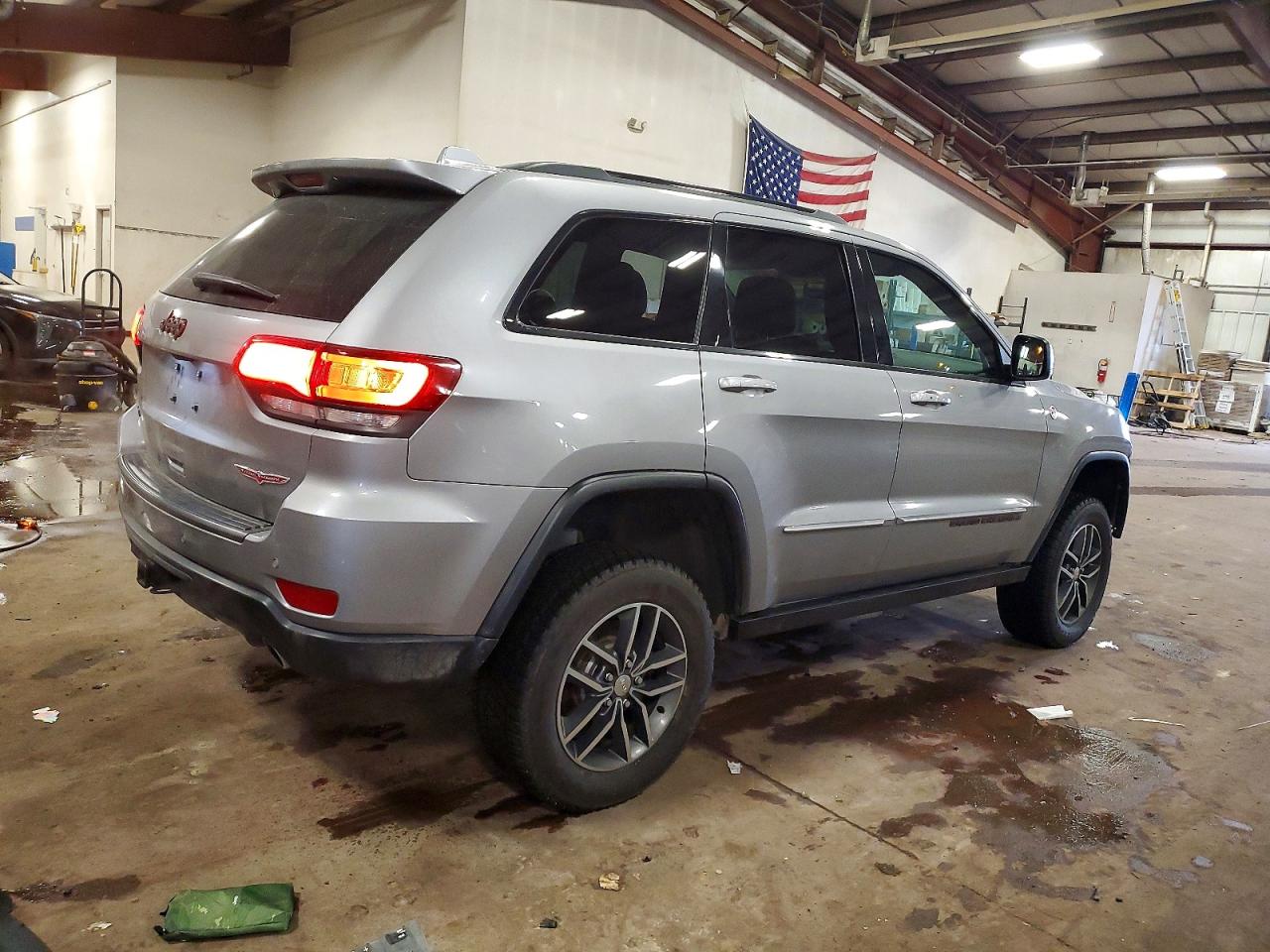 2019 JEEP GRAND CHEROKEE TRAILHAWK photo 3