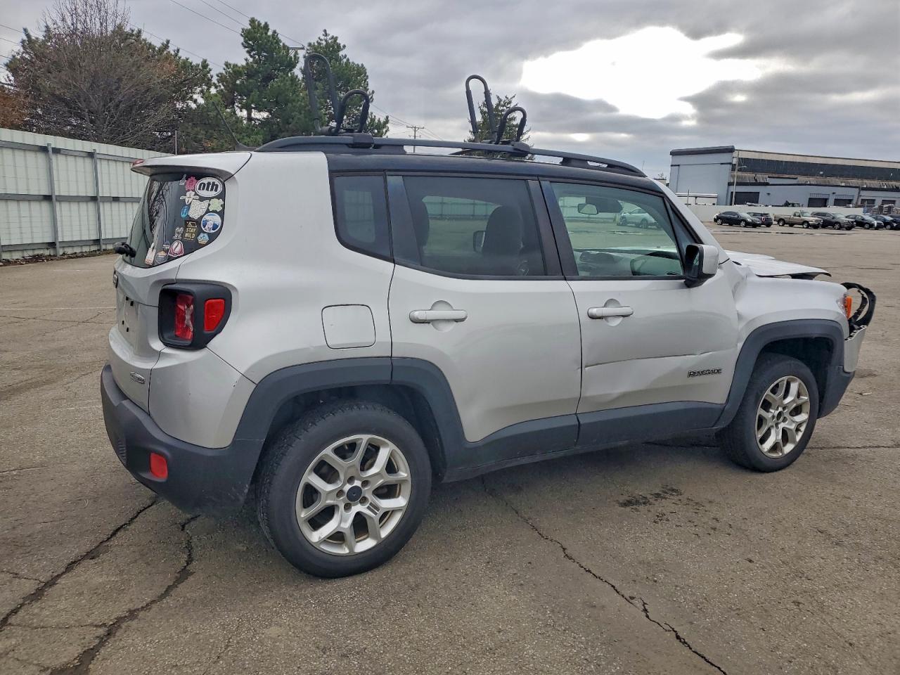 2015 JEEP RENEGADE LATITUDE photo 3