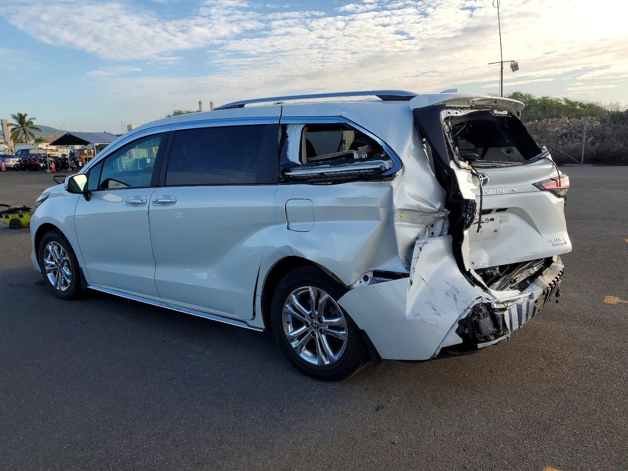 2022 TOYOTA SIENNA LIMITED photo 2