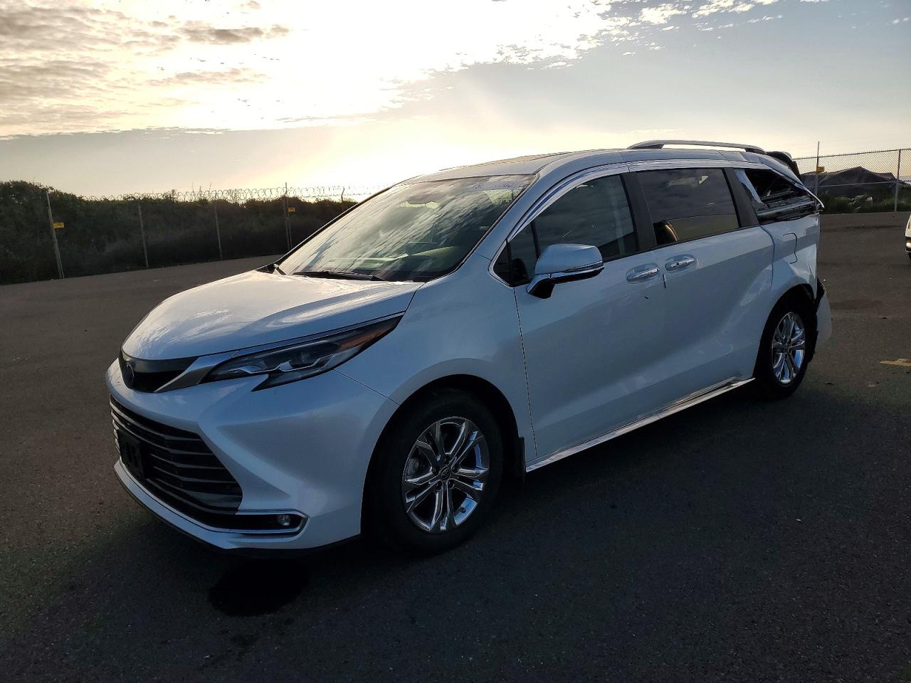 2022 TOYOTA SIENNA