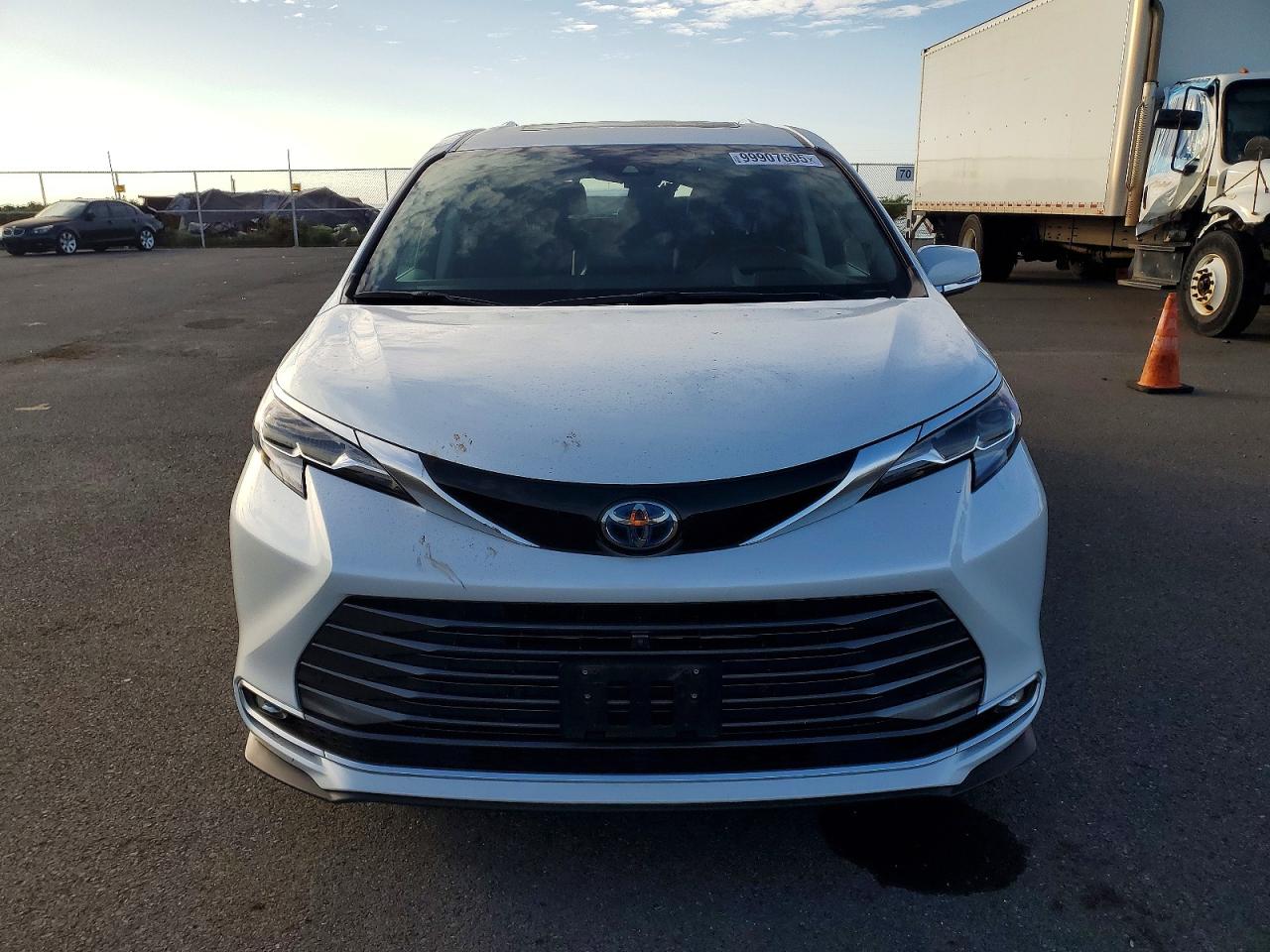 2022 TOYOTA SIENNA LIMITED photo 5
