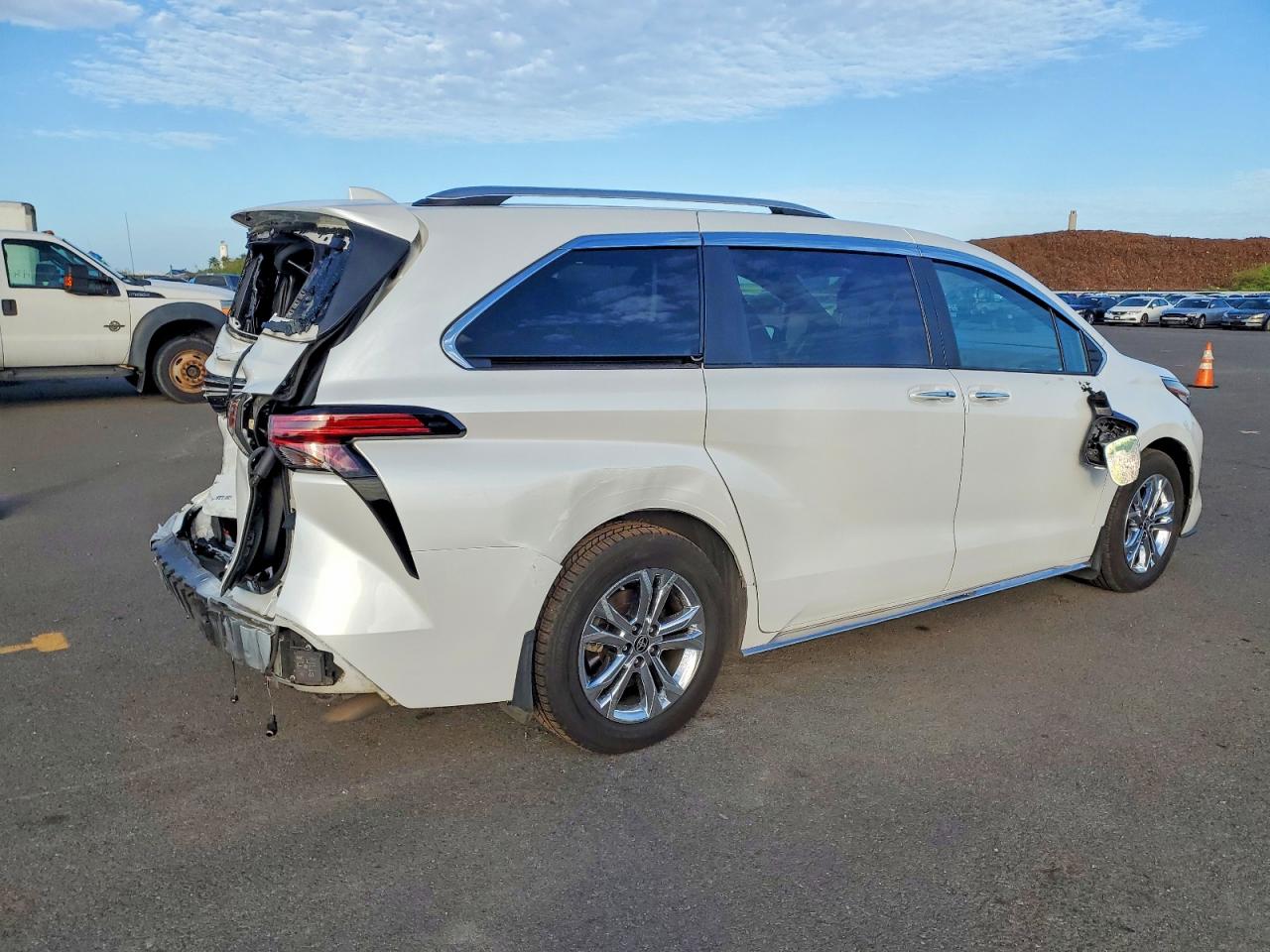 2022 TOYOTA SIENNA LIMITED photo 3