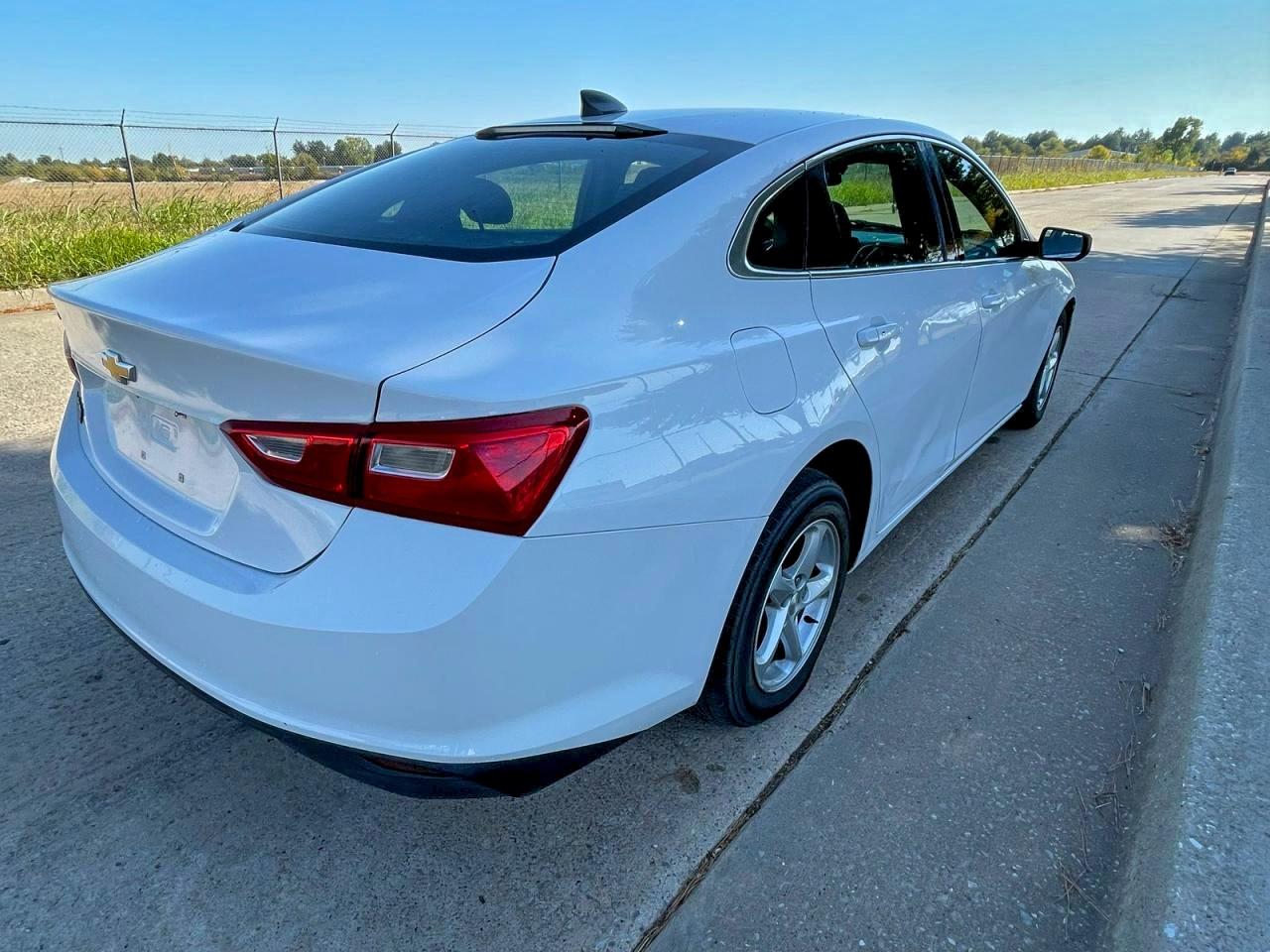 2018 CHEVROLET MALIBU LS photo 4