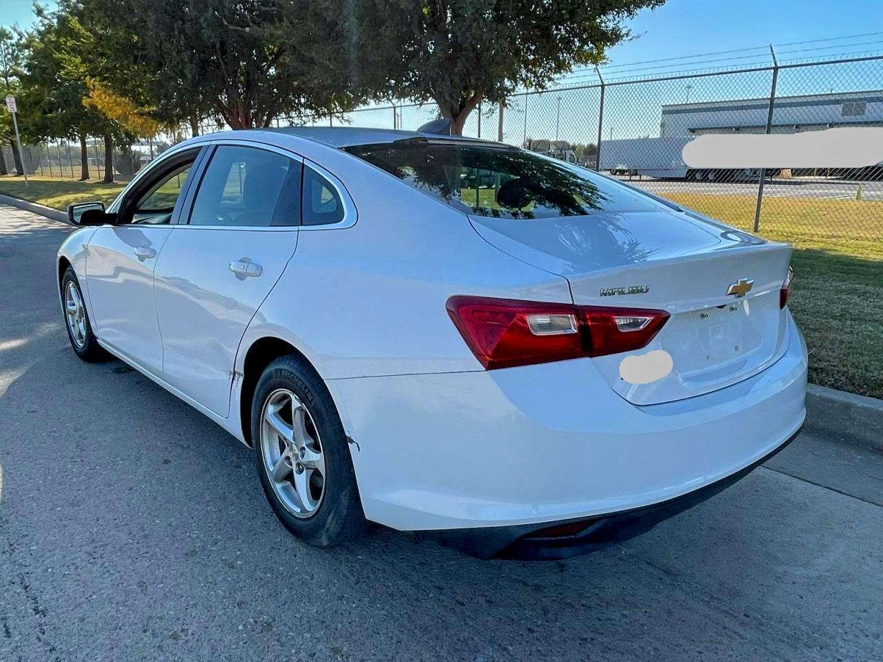 2018 CHEVROLET MALIBU LS photo 3