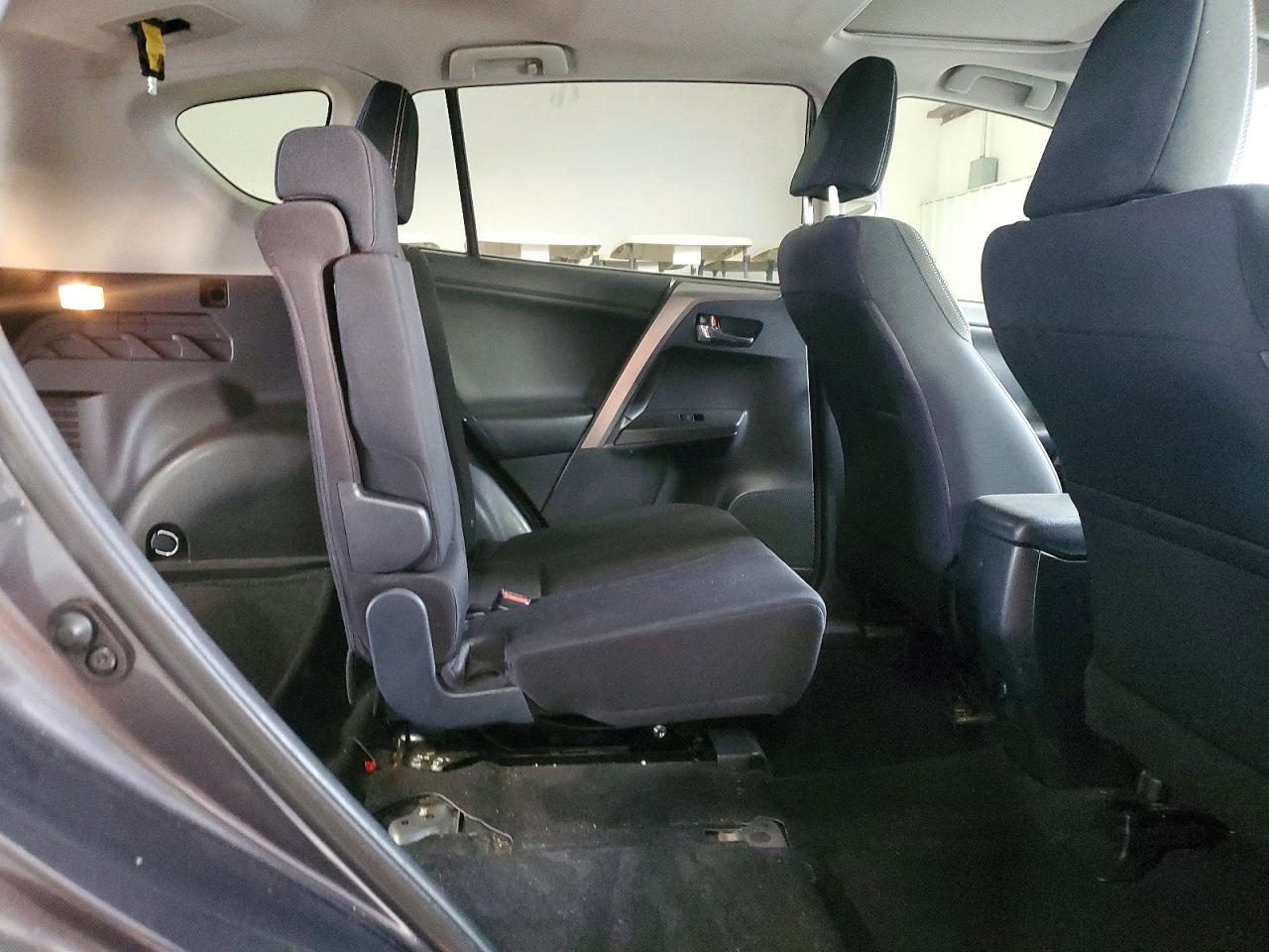 2016 TOYOTA RAV4 XLE photo 11