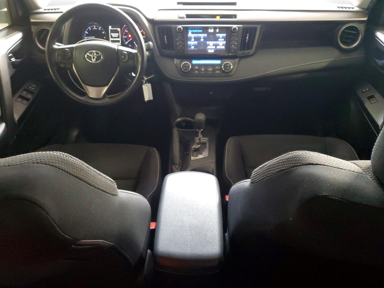 2016 TOYOTA RAV4 XLE photo 8