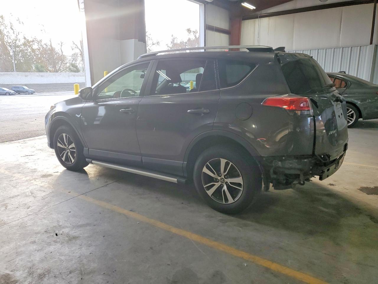 2016 TOYOTA RAV4 XLE photo 2