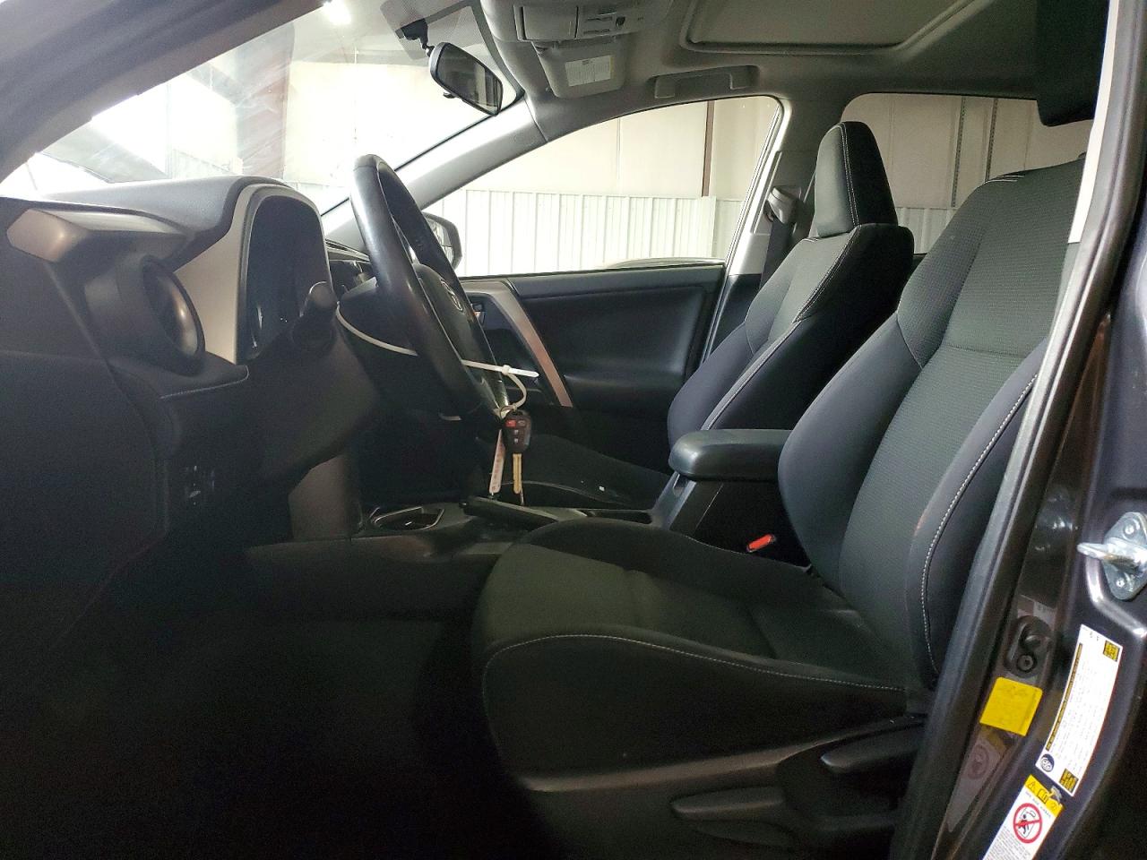 2016 TOYOTA RAV4 XLE photo 7