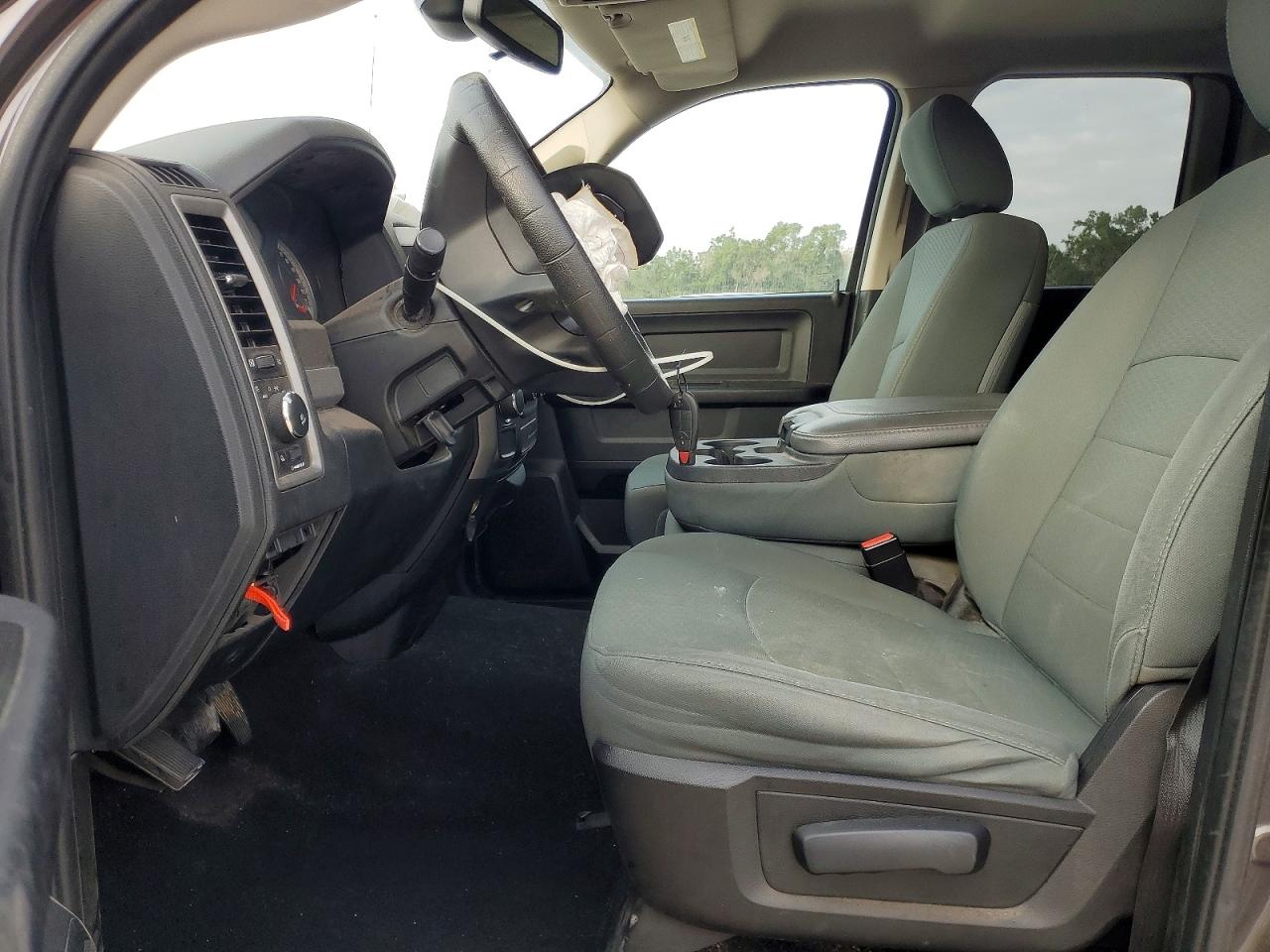 2015 RAM 1500 ST photo 19