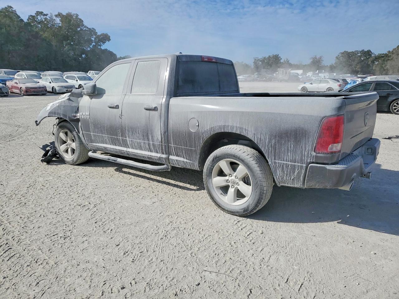 2015 RAM 1500 ST photo 4