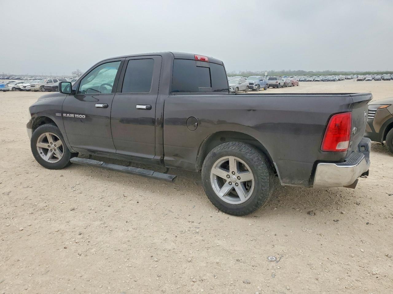 2011 DODGE RAM 1500 photo 2