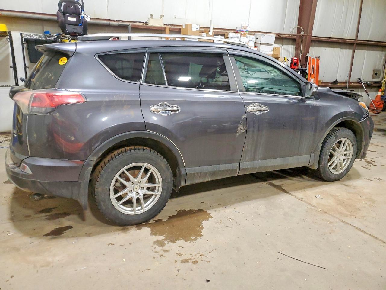 2017 TOYOTA RAV4 XLE photo 3