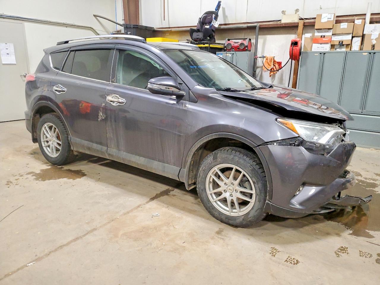 2017 TOYOTA RAV4 XLE photo 4