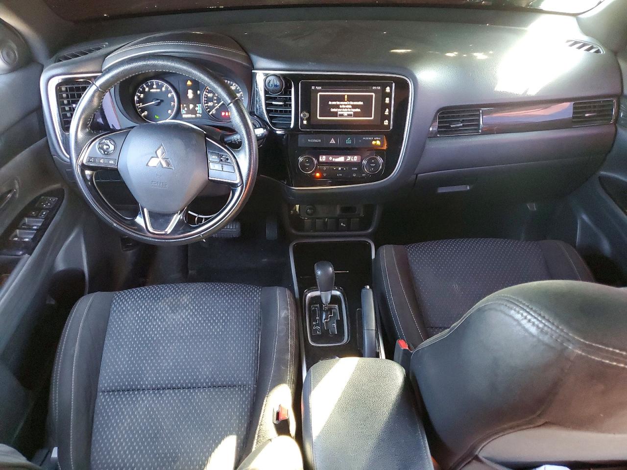 2018 MITSUBISHI OUTLANDER SE photo 8
