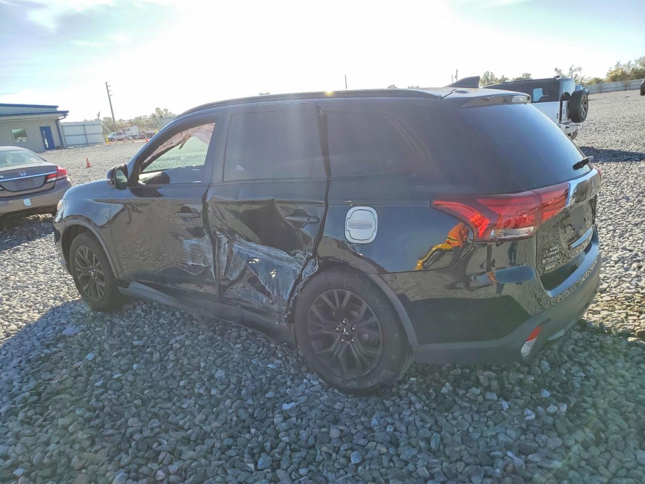 2018 MITSUBISHI OUTLANDER SE photo 2