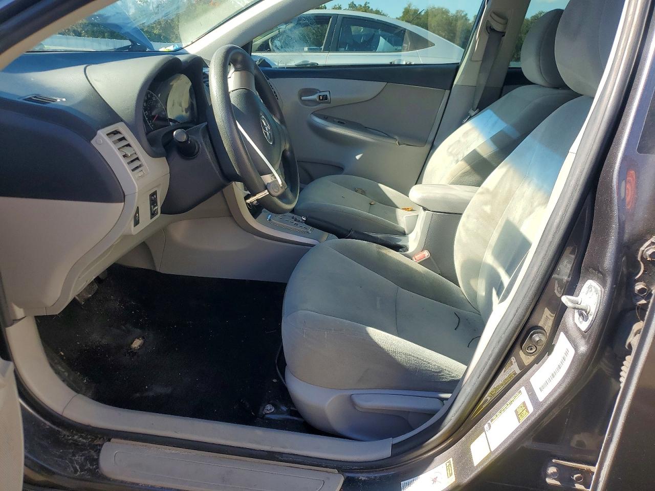 2013 TOYOTA COROLLA BASE photo 7