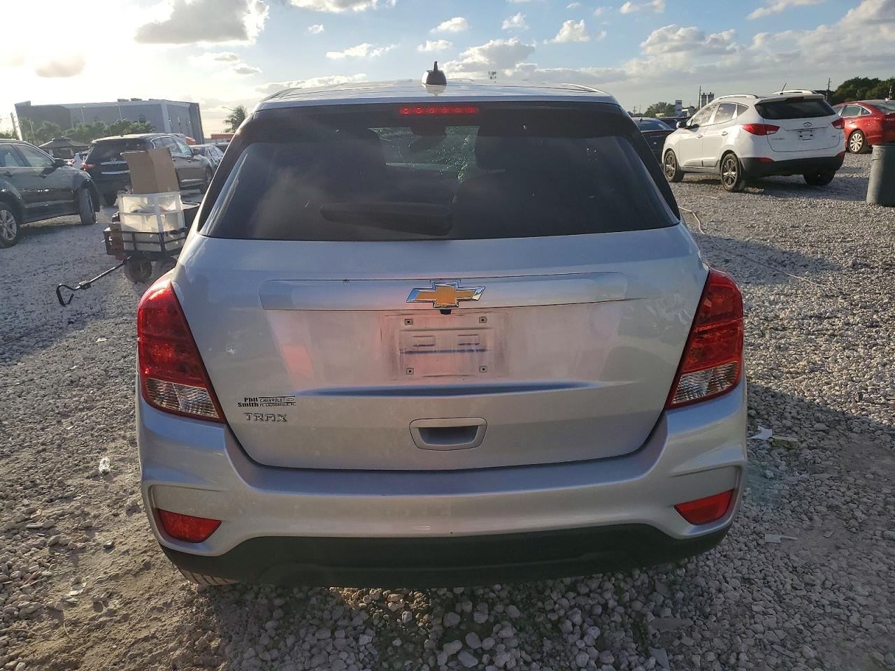 2020 CHEVROLET TRAX LS photo 6