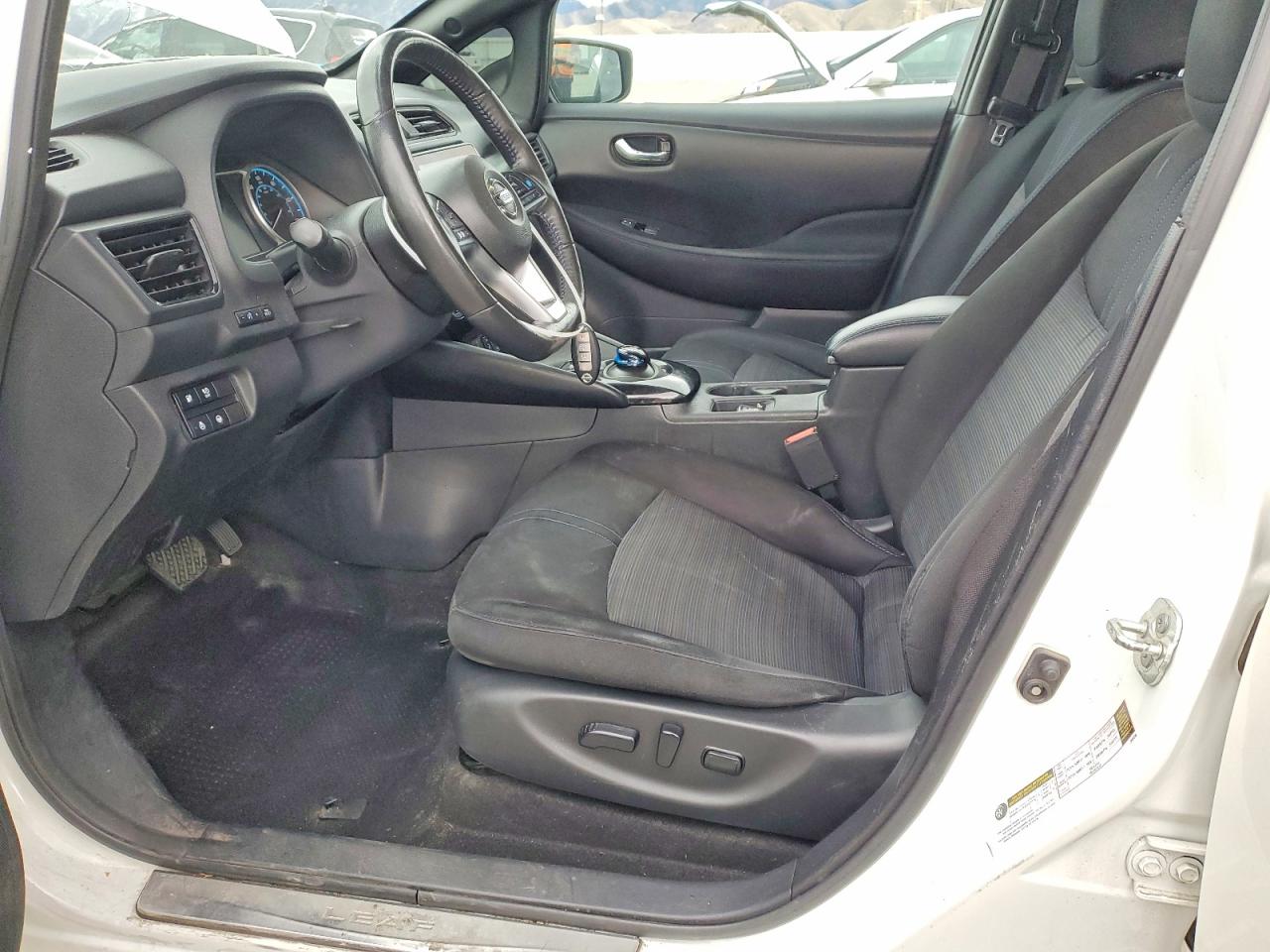 2022 NISSAN LEAF SV PLUS photo 7
