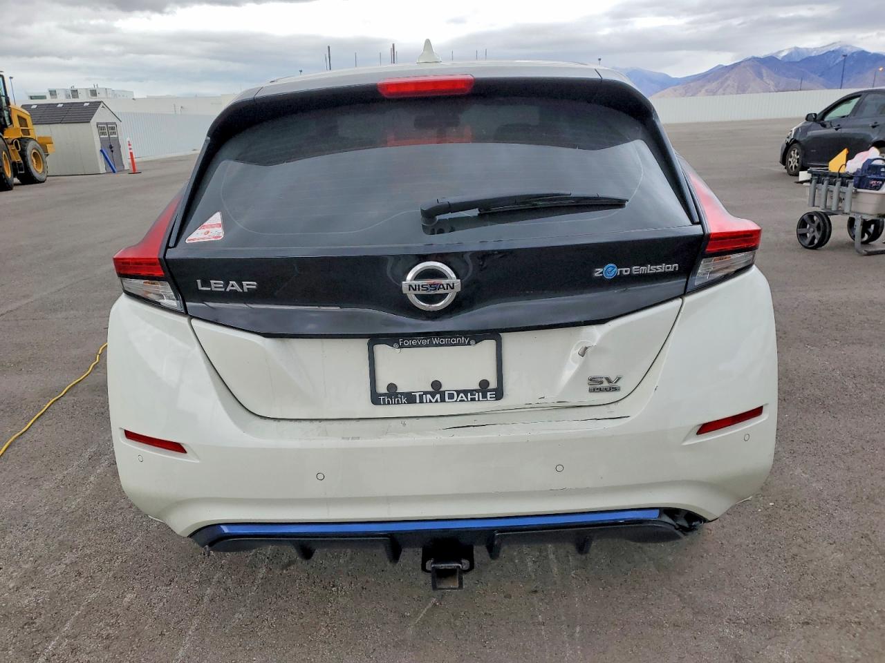 2022 NISSAN LEAF SV PLUS photo 6