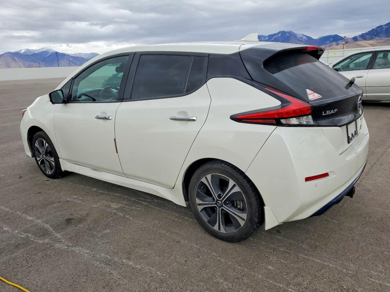 2022 NISSAN LEAF SV PLUS photo 2