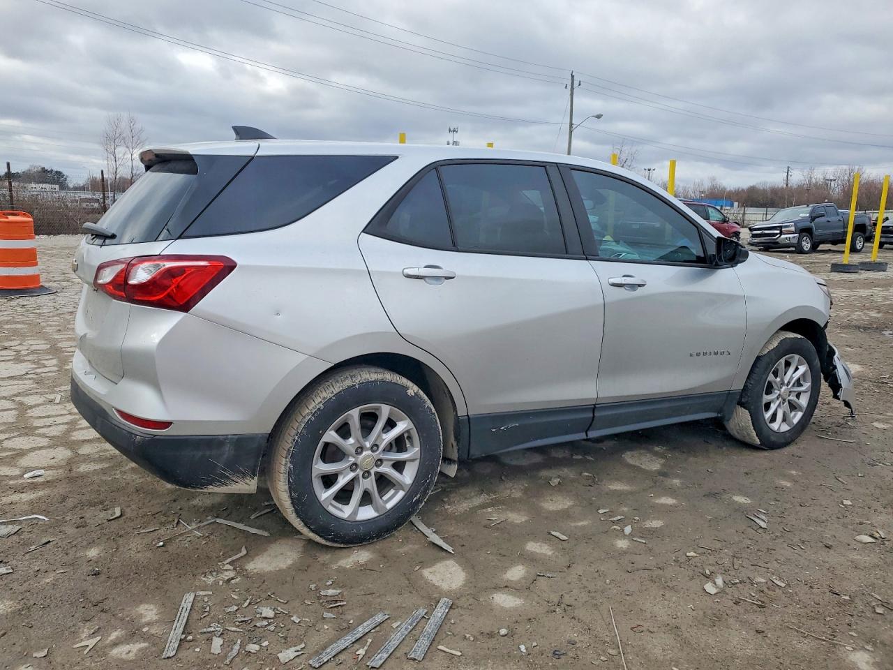 2020 CHEVROLET EQUINOX LS photo 3