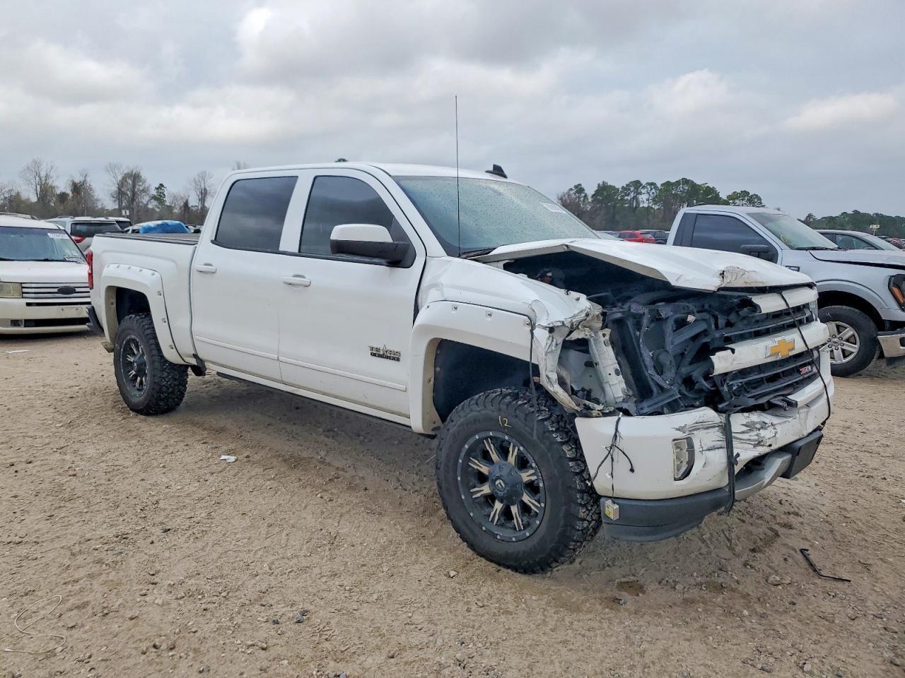 2018 CHEVROLET SILVERADO K1500 LT photo 4