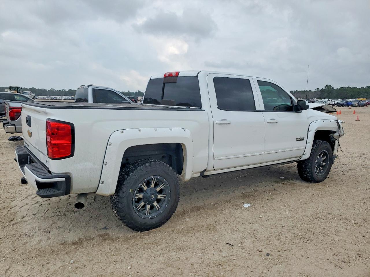 2018 CHEVROLET SILVERADO K1500 LT photo 3