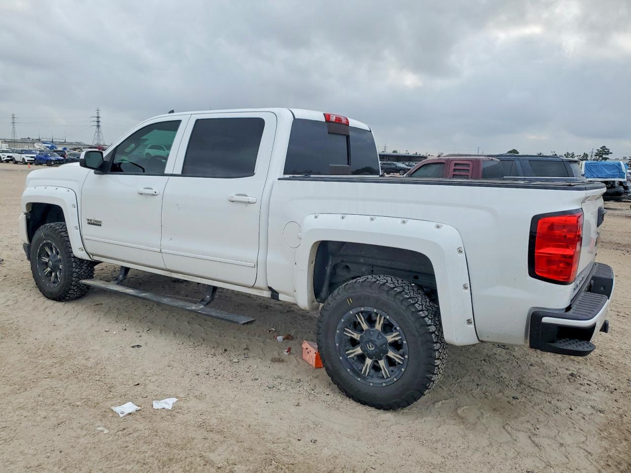 2018 CHEVROLET SILVERADO K1500 LT photo 2