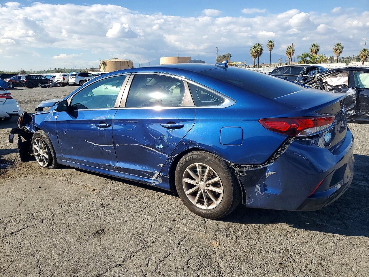 2018 HYUNDAI SONATA SE photo 2