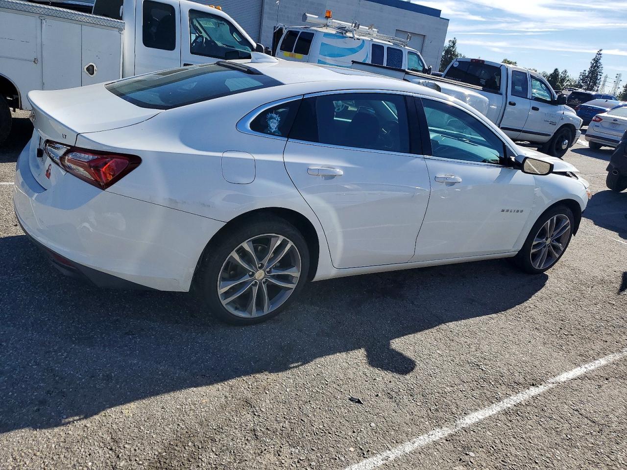 2021 CHEVROLET MALIBU LT photo 3
