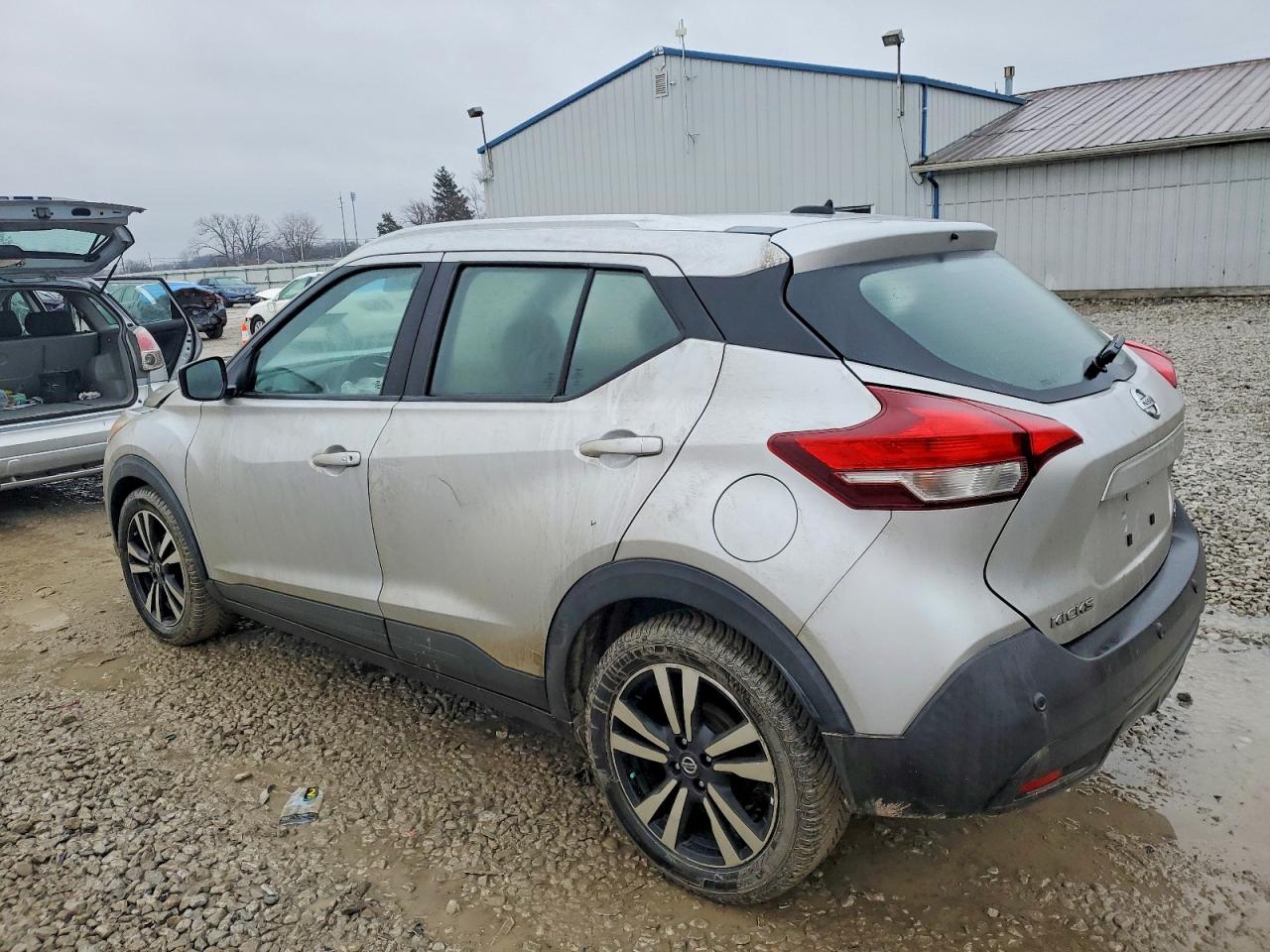2020 NISSAN KICKS SV photo 2