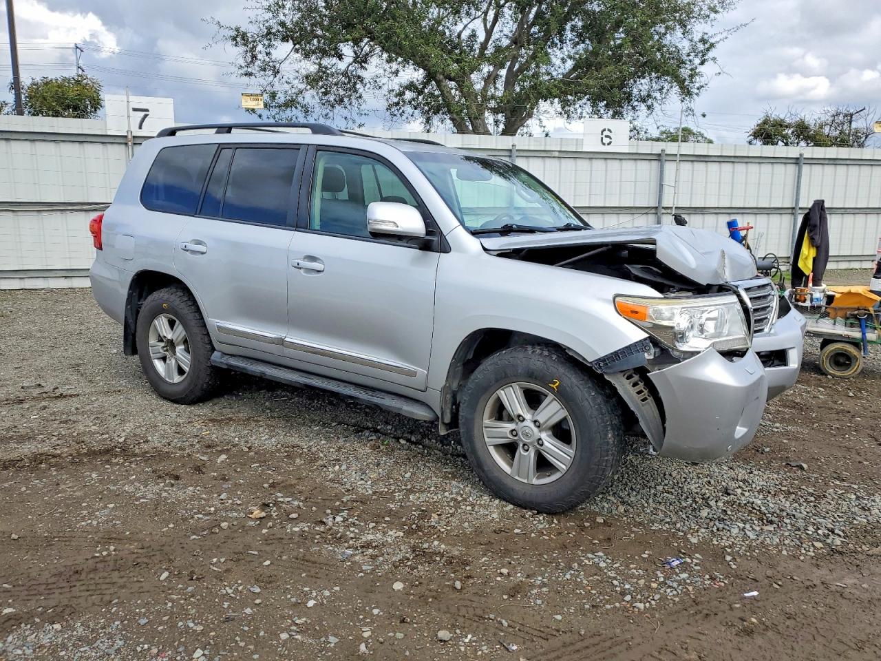 2013 TOYOTA LAND CRUISER photo 4