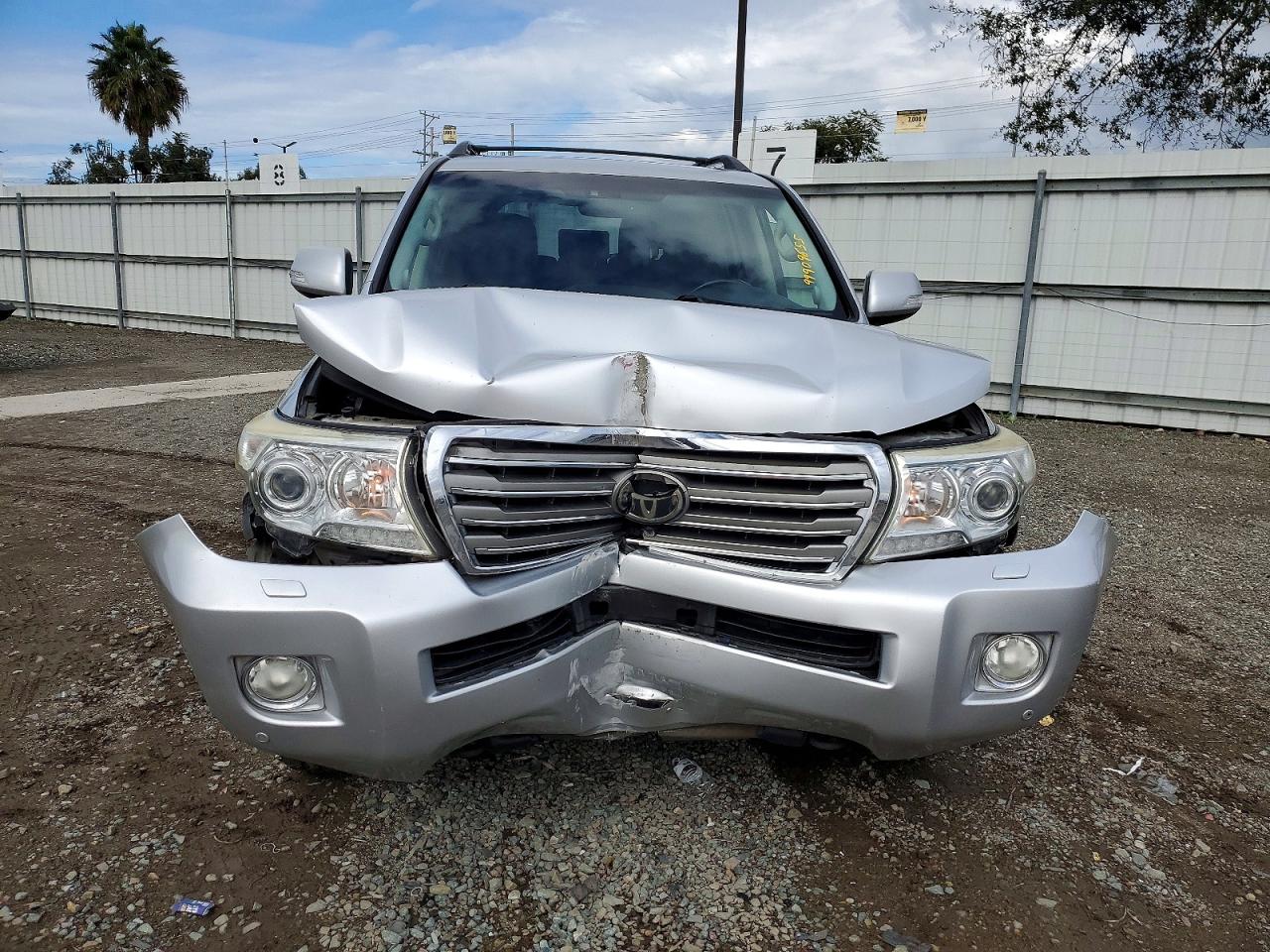 2013 TOYOTA LAND CRUISER photo 5