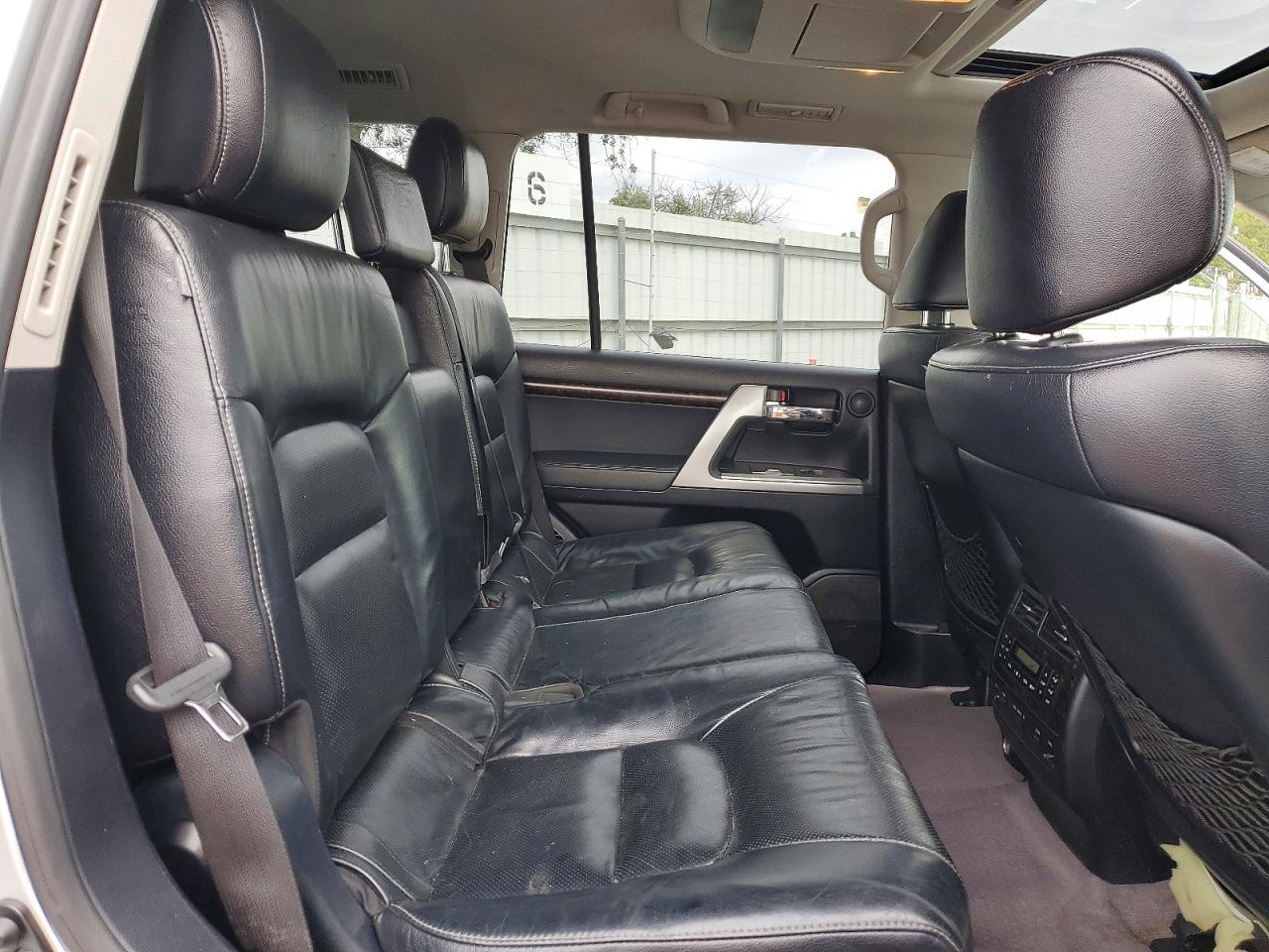 2013 TOYOTA LAND CRUISER photo 11