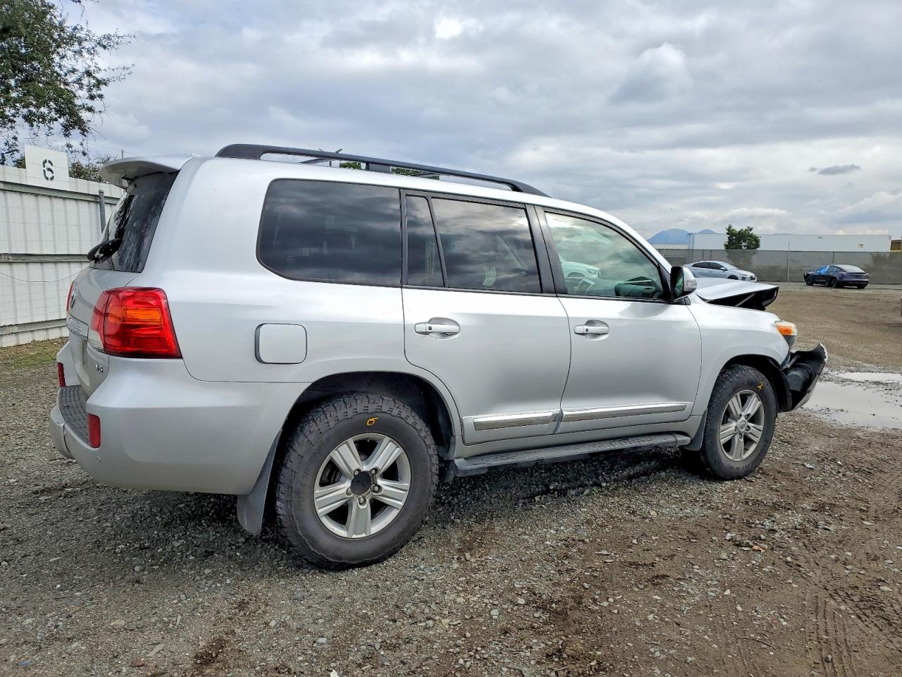 2013 TOYOTA LAND CRUISER photo 3
