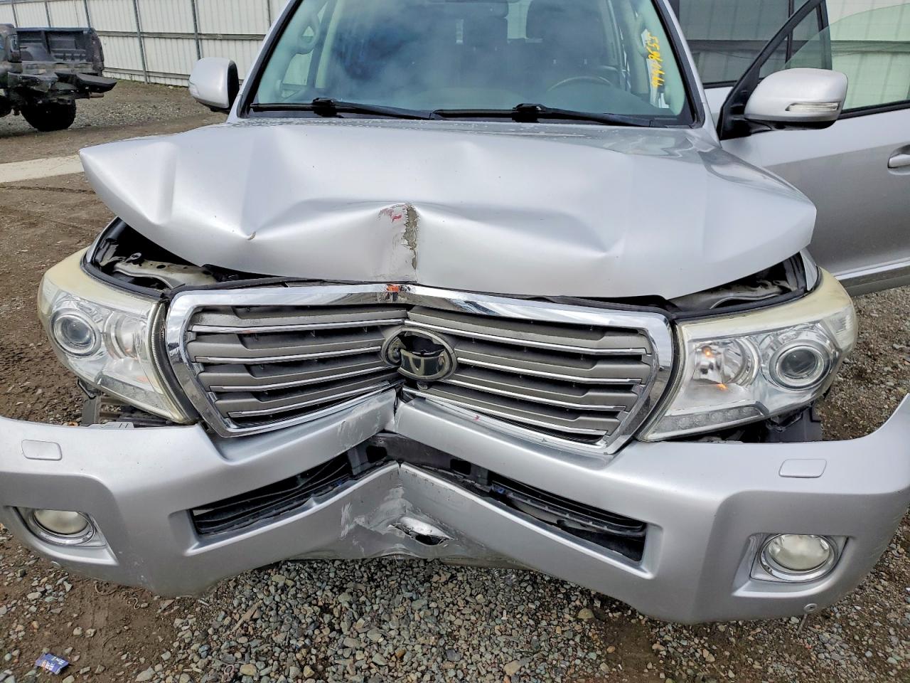 2013 TOYOTA LAND CRUISER photo 12